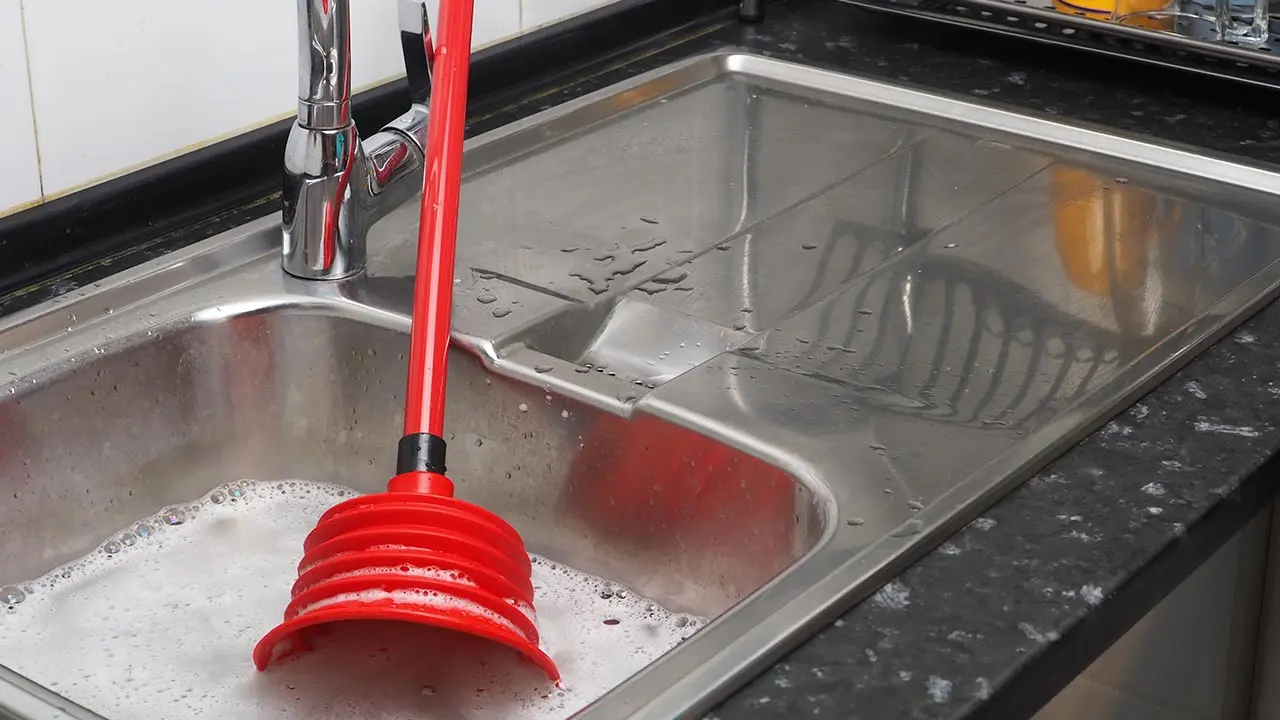 Pia com desentupidor